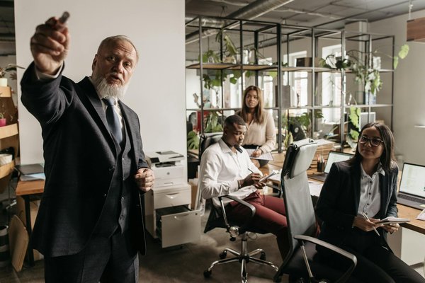 Stratégies Innovantes pour Résoudre les Conflits Intergénérationnels en Entreprise